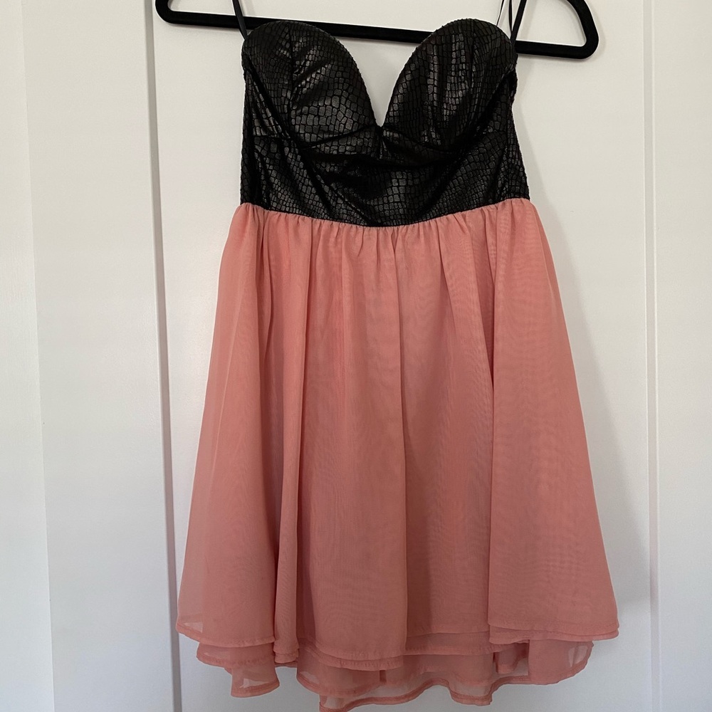 Strapless Sweetheart neckline Mini Dress